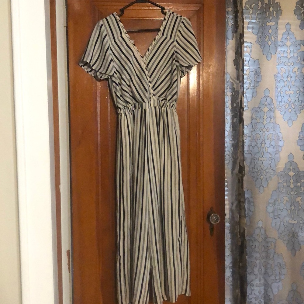 Striped jumpsuit🖤
